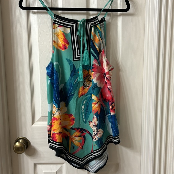 Sleeveless Top - Picture 4 of 5